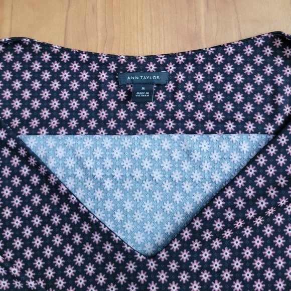Ann Taylor V-Neck Long Sleeved Top - M - Picture 6 of 7